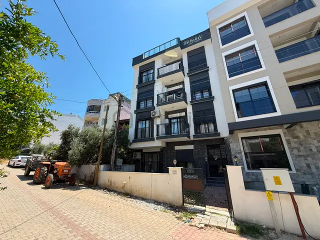 Kuşadası Davutlar’da 1+1 Full Eşyalı, Bahçeli, Sıfır Ayarında Satılık Daire