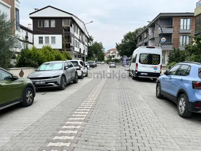 Gömeç Mithatpaşa Mahallesi Merkezi Konumda Kiralık 2+1 Daire 4