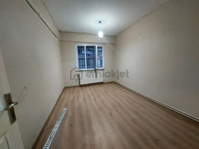 Gaziosmanpaşa Küçükköy Yeni Mah Kiralık Kot 2 Balkonlu 1+1 75 M2 1