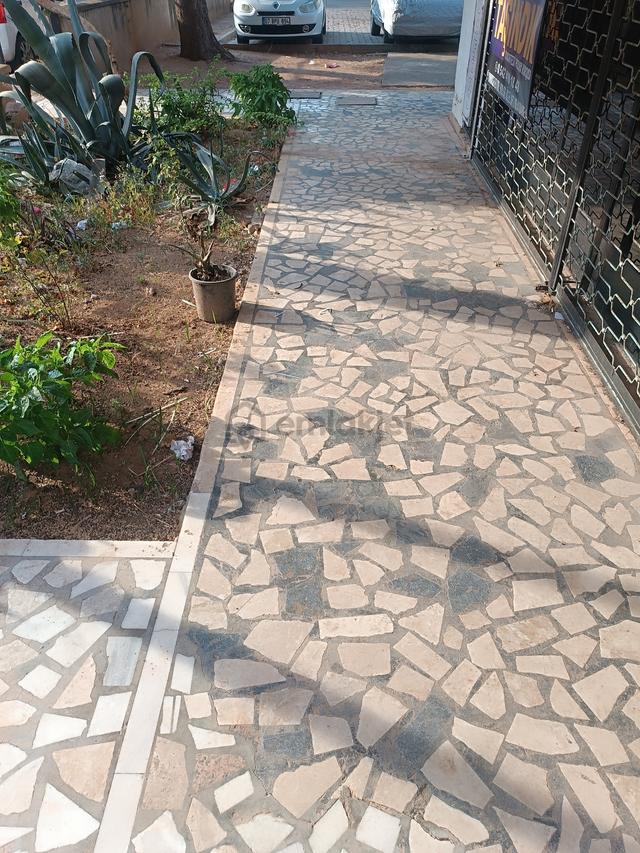 **konuksever Mah..işlek Konumda 30m2 Kiralık Dükkan** 1