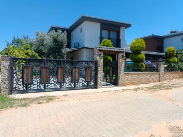 Davutlar'da Çok Özellikli 160 M2 Eşyalı Satılık 4+1 Lüks Villa 3