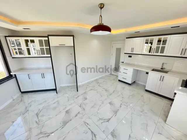 Tek Yetkili Sezgin Emlaktan Denize Yakın Köşe Ön Cephe Geniş 2+1 3