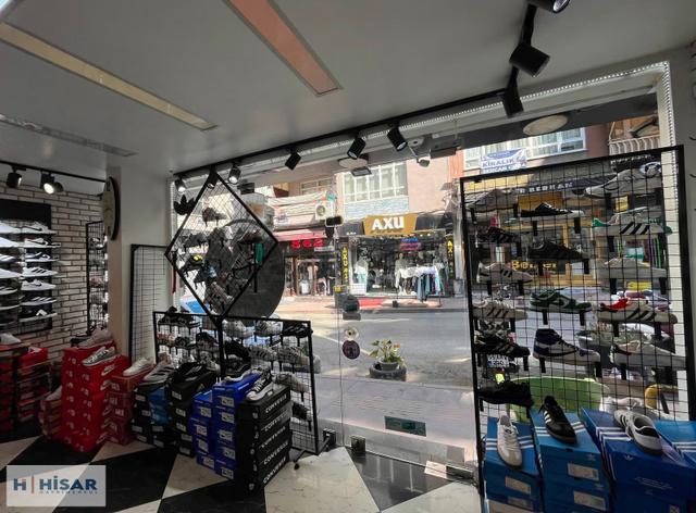 Hisar'dan Çiftlik Cad. 10m Yüksek Cirolu Fırsat 2 Mağza 4