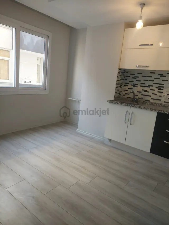 Reşatbey'de Satılık 40m2 Doğu Cepheli 4katlı Binanın 2.katı Balkonlu 1+1 Daire 2700.000tl Pazarlık. 5