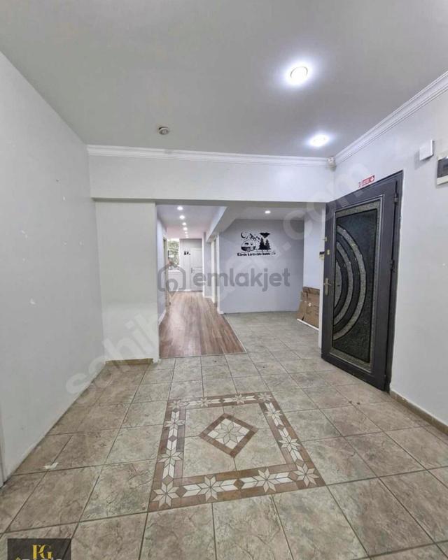 4+1 Barajyolu * Yenibaraj 5-1katı 800aidat Kap.mutfak 180m2 Daire Ofis * İşyeri*araç Takası Olur. 4