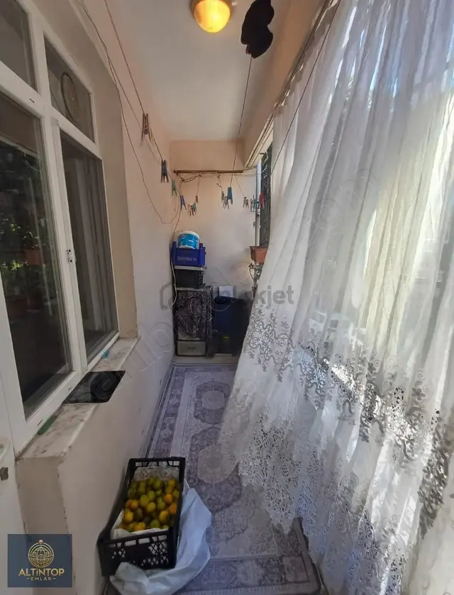 S.çeşme'de Tek Daire Üzerı 5 Katlı Binada Satılık 2. Kat 1