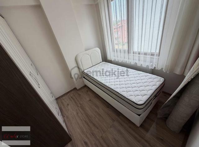 Üniversiteye Yakın Elektrik Su Dahil Ara Kat Balkonlu Eşyalı Apt 5