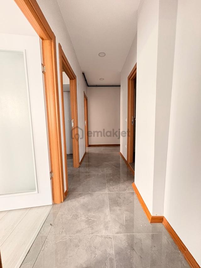 Beylikdüzü Yakuplu Mh.yeni Binada Yeni 2+1 Kiralık Dairemiz 3