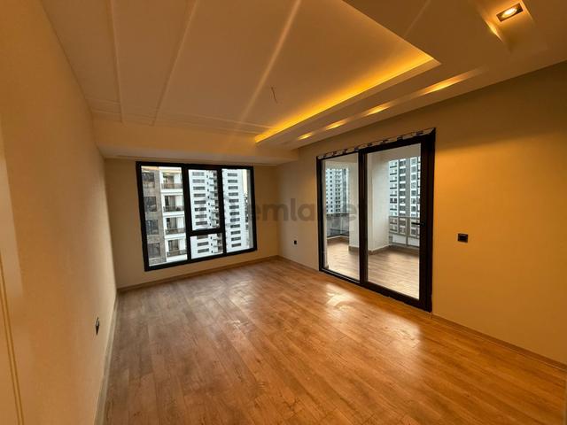 Bağlar'da Karakuş Parma Sitesi'nde, Havuzlu, 2+1 Satılık Daire 2