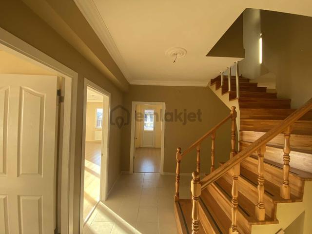 Gemlik Manastır'da Kiralık 5+1 Daire 4