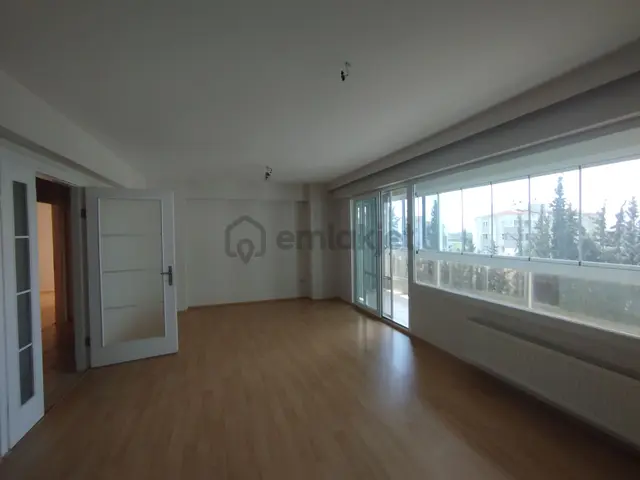 İzban Karşısında Site İçerisinde Açık Havuzlu 3+1 Kiralık Daire 2
