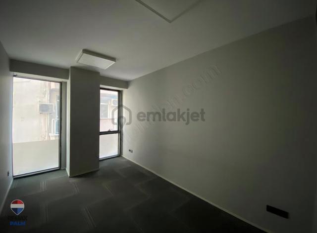 Remax Palm'den Pozcu Evo İş Merkezi'nde Kiralık Büro/ofis 3