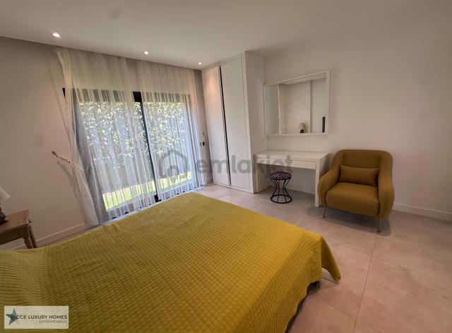 Özel Havuzlu Düz Ayak Marinaya 3 Dk Site İçi Tarz Villa 4
