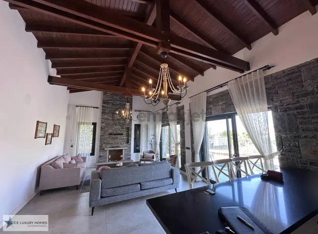 Özel Havuzlu Düz Ayak Marinaya 3 Dk Site İçi Tarz Villa 2