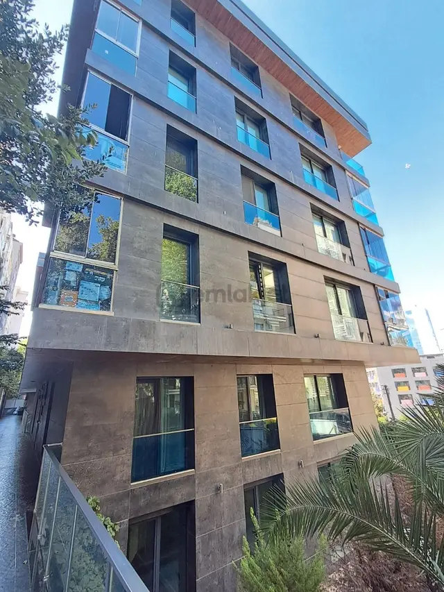 Nişantaşı Teşvikiye'de Site İçinde Otoparklı 2+1 Satılık Daire 1