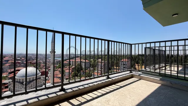 İlka'dan Emlak Konutları'nda 2+1 Kiralık Daire Metrobüse 5 Dk 5