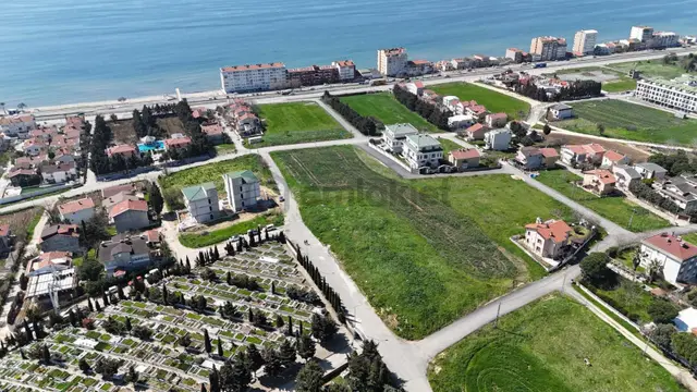 Büyükçekmece Celaliye'de Denize Sıfır Satılık 7.000 M2 Arsa 1