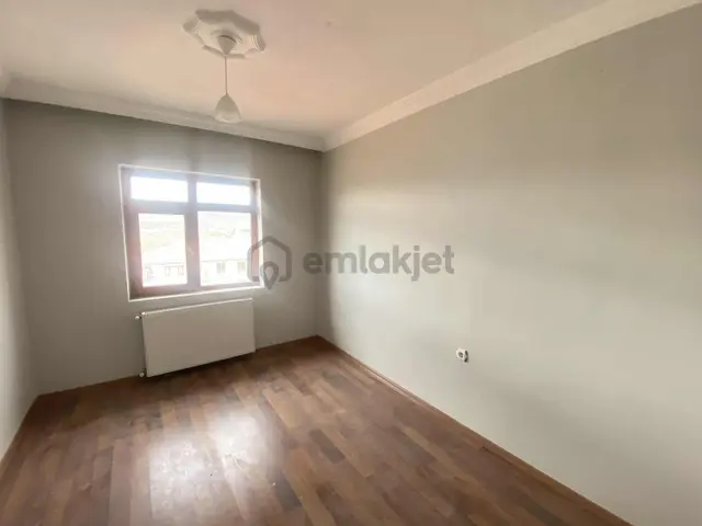 Turkuaz Emlak Dan Zerdalitepede Cadde Üstü Kiralık 3+1 Daire 3