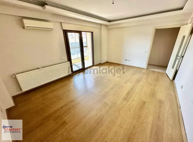 Karşıyaka Şemikler Merkezi Konumda Otoparklı Satılık 2+1 Daire 3