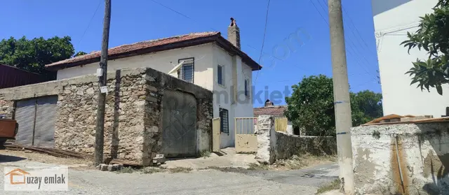 Kemikler Mahallesi'nde Köy Merkezinde Satılık Kargir Ev Ve Bahçe 1