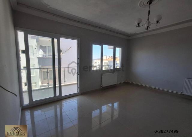 Kuşadası Kadınlar Denizi Mahallesinde 2+1 Kiralık Daire 3