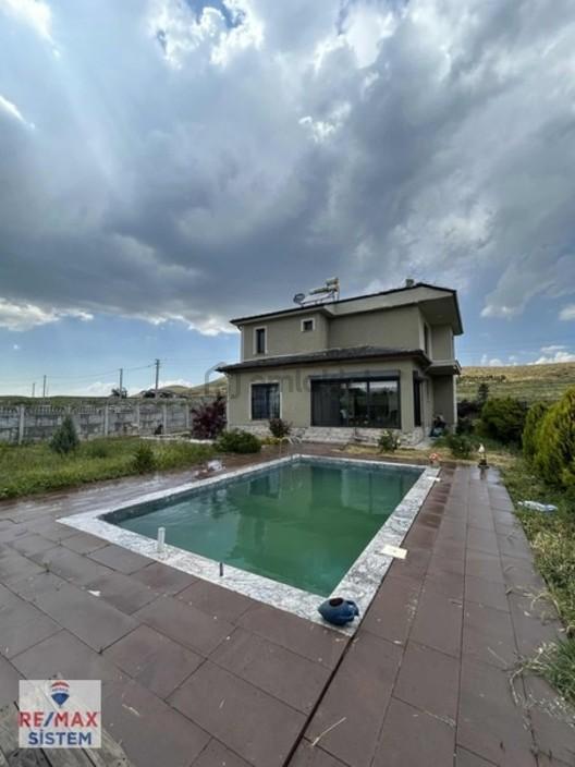 *takasa Açık Havuzlu Lüks Villa 600 M² Arsa - 4,5+1 1