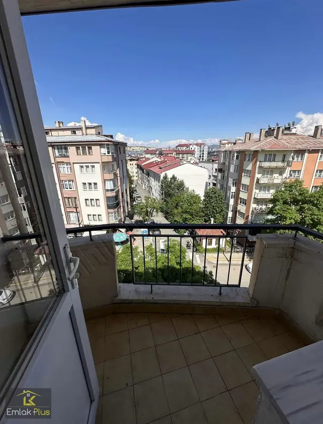 Emlak Plus'tan Mevlana Caddesinde Kiralık Asansörlü 3+1 4