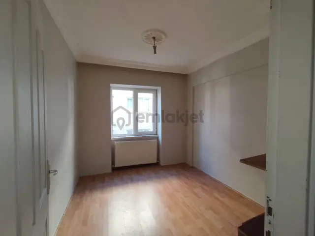 Yılmaz Gayrımenkulden Satılık 3+1 Geniş 1.katta Geniş Daire 5