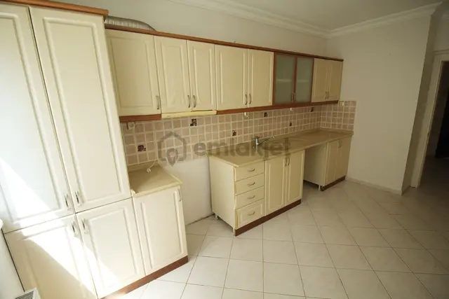 Kazimiye Mah. 3+1 /136 M2 Ebeveyn Banyolu Site İçi Kiralık Daire 1
