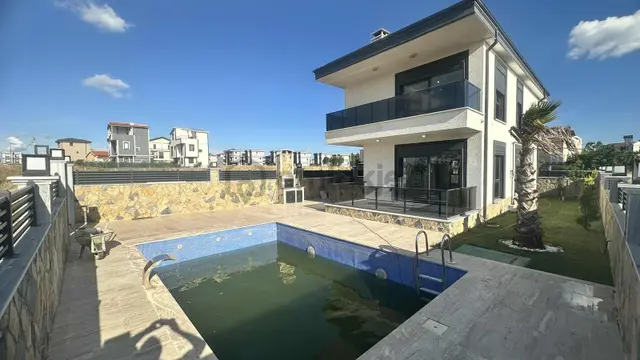 ^koyuncu Gyrm^yeniçiftlikte Havuzlu Müstakil Ultra Lüx 4+1 Villa 1