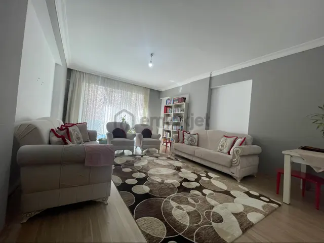 Fiyat Düştü Acil! Metrobüse Yürüme Mesafesinde Aile Sitesi 3+1 3