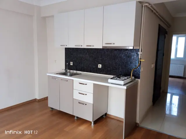 Moda Da Sivastopol Sok Masrafsız 10 Yaşında Binada Arakat 1+1 Kombili Kiralık Daire 1