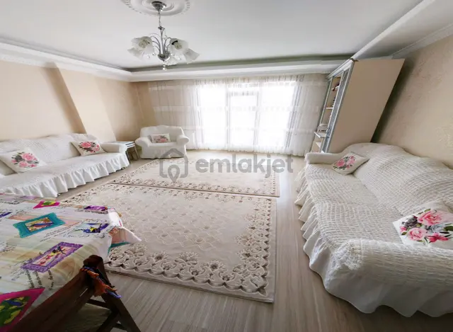 Yenibosna Eviza Konaklarına Yakın 6+1 250 M2 Dublexs Asansörlü 3