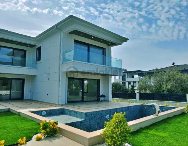 Uytundan Gürede Müstakil Yüzme Havuzlu 3+1 Ultralüks Villa 1