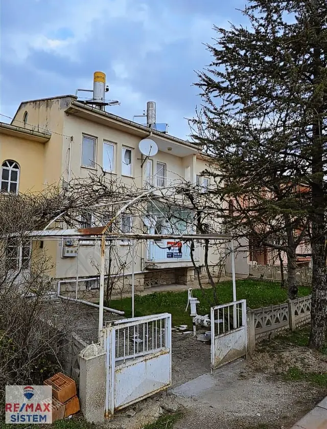 *orhangazi Mah. Devlet Hast. Yakın Satılık 2+1 Bahçeli Daire* 3