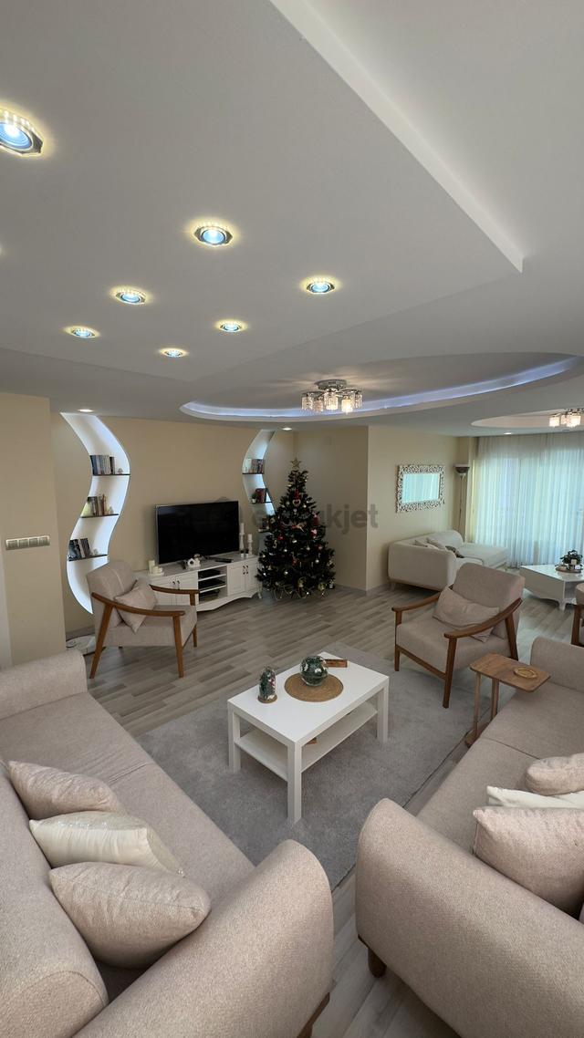 3+1barajyolu 15-14katı Blv Üzeri 11-15yaş Hasarsız 2banyo 210m2 Dgaz Kap.mutfak A.k Otopark Full+ful 3