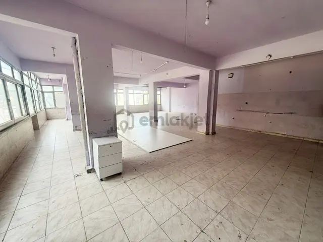 Mertcan'dan Şeyhli Mah. Geniş Kullanım Alanlı 220 M2 Dükkan 2