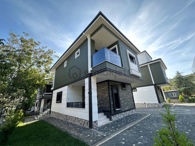 ✨akçay Ay Emlaktan✨gürede Kazdağlarının Eteklerinde Deniz Manzaralı Satılık 3+1 Sitede Tek Müstakil 1
