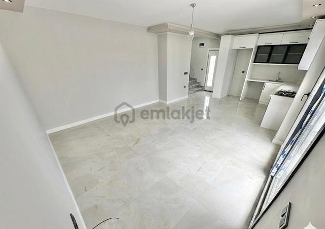 ꧁ay Emlaktan꧂denize Sadece 50 Mt Yüzme Havuzlu Geniş Bahçeli Satılık 3+1 Villa 5