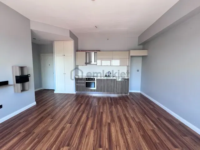 Kiptaş Venezia Mega Satılık Boş Tadilatlı Temiz 1+1 Daire 2
