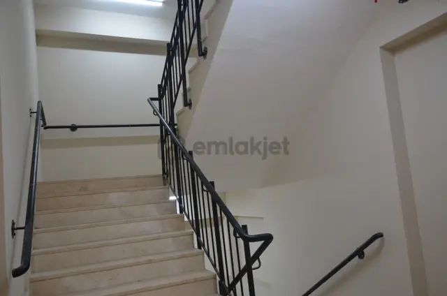 Talha Tozduman'dan Mevlana Türbesi Yanı Çarşı İçi 15m2 Ofis 3