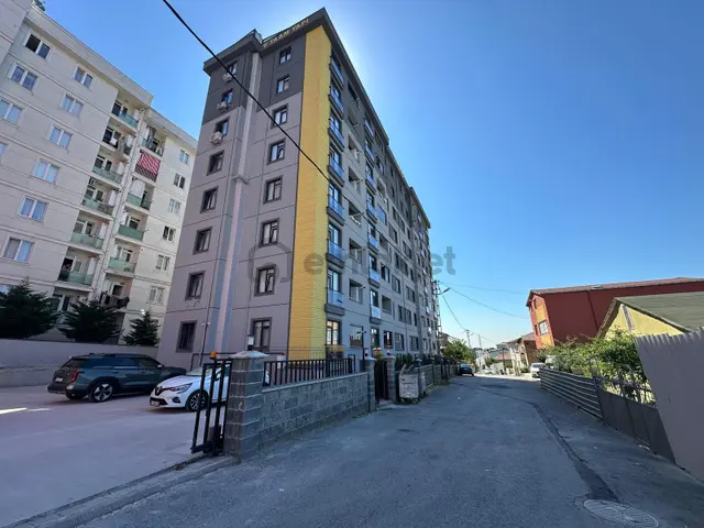 Merkezi Konumlu Geniş Ebv. Banyolu 3+1 Kiralık Daire 1