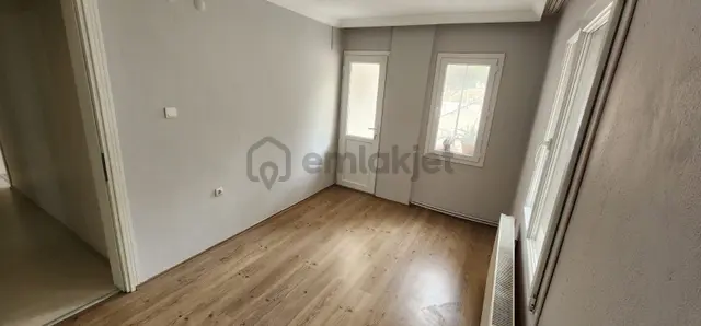 Buca Mevlana Tesisileri Yakını Otoparklı 3+1 Bakımlı Köşe Daire 2