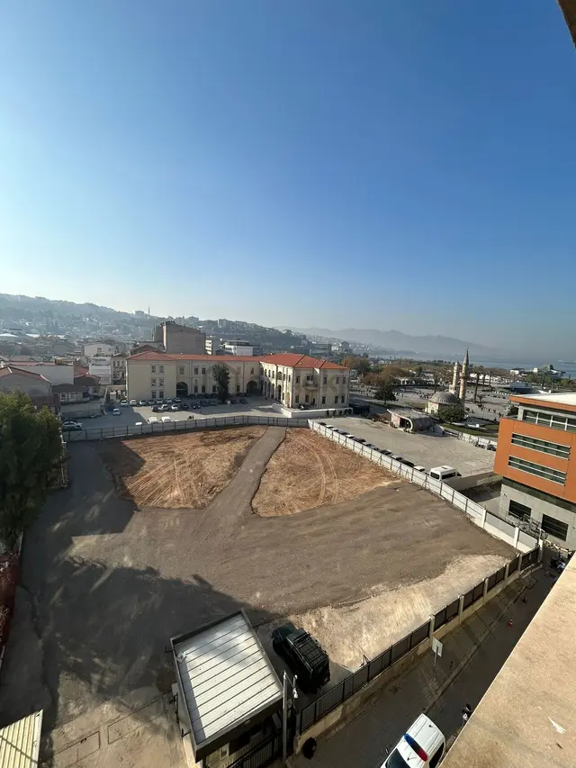 Konak Saat Kulesi Yakını Deniz Manzaralı Ofis 3