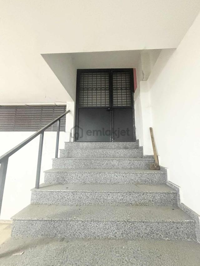 Kiralık 325+ 325 2 Adet Altlı Üstlü Bağımsız Girişli Dükkan 4