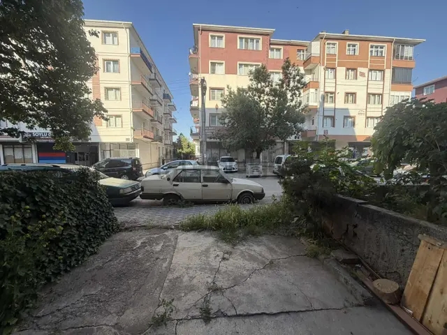Akşemsettin Mahallesi'nde 25'er M2 İki Adet Satılık Dükkan! 3