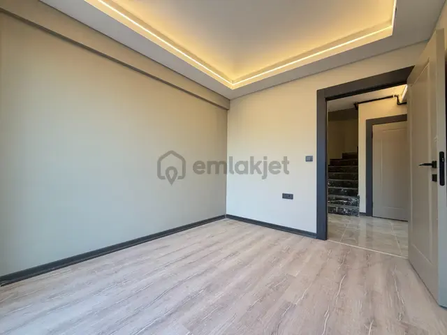İncek'te Bağımsız Mutfaklı Çatı Eğimsiz Yerden Isıtmalı Lüks 4+1 5