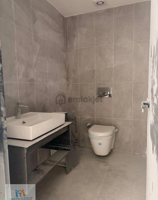 Torunlar'dan Kurumsala Kiralık Dükkan Yenimh Yürüyüş Yolu Cadde 4