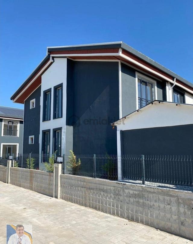 Bardakçı Mahallesinde Satılık Sıfır Dublex Villa 3