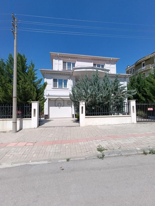 Yunuskent'te 515 M² Arsa İçinde 5+1 Dubleks Villa 370 M2 Brüt 2 Adet Garaj Ve 2 Adet Kiler Ve Depo 4